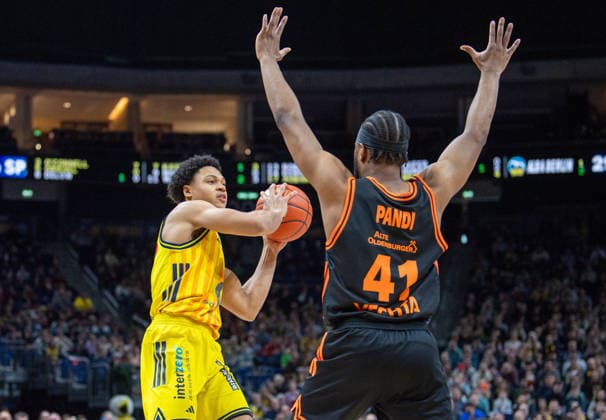 Basketball, Herren, Saison 2025 2026, easyCredit BBL (19. Spieltag), Alba Berlin - RASTA Vechta, v.l. Jack Kayil (Alba), Lloyd Pandi (Vechta), 08.02.2026, Copyright: xSebastianxRäppold MatthiasxKochx