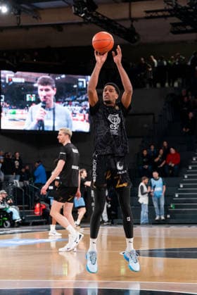 David NGuessan (Basketball Loewen Braunschweig, 1), GER, Veolia Towers Hamburg vs Basketball Loewen Braunschweig, Basketball, Bundesliga, Spieltag 19, Saison 2025 2026, 08.02.2026 GER, Veolia Towers Hamburg vs Basketball Loewen Braunschweig, Basketball, Bundesliga, Spieltag 19, Saison 2025 2026, 08.02.2026 Hamburg Copyright: xEibner-Pressefoto MaxxVincenx EP_MVN