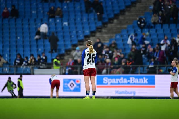 Fußball I Frauen I Saison 2025-2026 I Bundesliga I 17. Spieltag I Hamburger SV - RB Leipzig I 08.02.2026 Schaut enttäuscht, betrübt, deprimiert, frustriert, geknickt, gekränkt, niedergeschlagen, unzufrieden, ernüchtert, schlecht gelaunt: Jonna Wrede (26, Hamburger SV) Hamburg Volkspark, Volksparkstadion, Stadion, Volkspark-Stadion Hamburg Deutschland Copyright: xLobeca FelixxSchlikisx