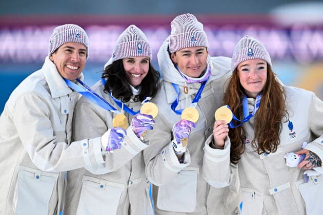 ANTERSELVA, ITALY 20260208 The French team wins the mixed 4x6 km biathlon relay during the Winter Olympics in Anterselva, Italy. From left: Julia Simon, Lou Jeanmonnot, Quentin Fillon Maillet and Eric Perrot. ANTERSELVA ITALY x10050x *** ANTERSELVA, ITALY 20260208 The French team wins the mixed 4x6 km biathlon relay during the Winter Olympics in Anterselva, Italy From left Julia Simon, Lou Jeanmonnot, Quentin Fillon Maillet and Eric Perrot ANTERSELVA ITALY x10050x  Copyright: xPontusxLundahl TTx 2026 OLYMPICS BIKASTING