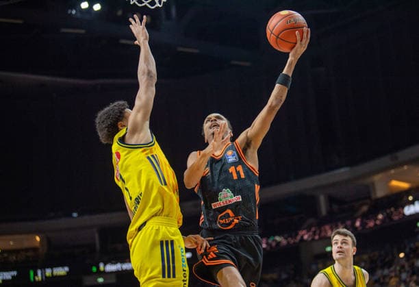 Basketball, Herren, Saison 2025 2026, easyCredit BBL (19. Spieltag), Alba Berlin - RASTA Vechta, v.l. Jack Kayil (Alba), Alonzo Verge Jr. (Vechta), 08.02.2026, Copyright: xSebastianxRäppold MatthiasxKochx