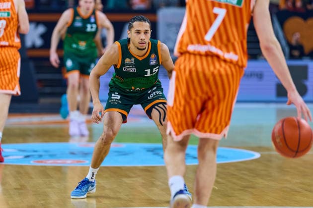 Jordan Roland (Gladiators Trier, 15) defence GER, ratiopharm ulm vs. Gladiators Trier, Basketball, 21. Spieltag, EasyCredit Bundesliga, Spielzeit 2025 2026, 08.02.2026 GER, ratiopharm ulm vs. Gladiators Trier, Basketball, 21. Spieltag, EasyCredit Bundesliga, Spielzeit 2025 2026, 08.02.2026 Neu-Ulm Copyright: xEibner-Pressefoto GeraldxOelze-dexStoppanyx EP_ODS