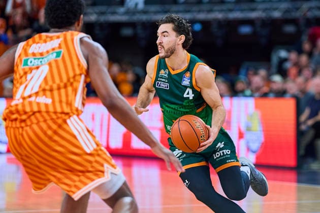 Malik Osborne (ratiopharm ulm, 10), Clayton Guilozet (Gladiators Trier, 04) GER, ratiopharm ulm vs. Gladiators Trier, Basketball, 21. Spieltag, EasyCredit Bundesliga, Spielzeit 2025 2026, 08.02.2026 GER, ratiopharm ulm vs. Gladiators Trier, Basketball, 21. Spieltag, EasyCredit Bundesliga, Spielzeit 2025 2026, 08.02.2026 Neu-Ulm Copyright: xEibner-Pressefoto GeraldxOelze-dexStoppanyx EP_ODS