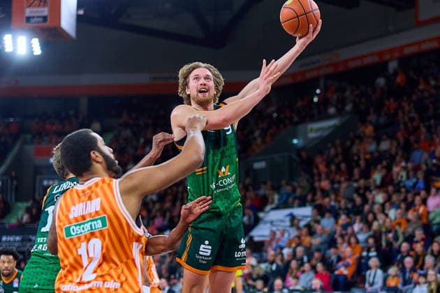 Korbleger Marco Hollersbach (Gladiators Trier, 09), Joel Soriano (ratiopharm ulm, 12) GER, ratiopharm ulm vs. Gladiators Trier, Basketball, 21. Spieltag, EasyCredit Bundesliga, Spielzeit 2025 2026, 08.02.2026 GER, ratiopharm ulm vs. Gladiators Trier, Basketball, 21. Spieltag, EasyCredit Bundesliga, Spielzeit 2025 2026, 08.02.2026 Neu-Ulm Copyright: xEibner-Pressefoto GeraldxOelze-dexStoppanyx EP_ODS