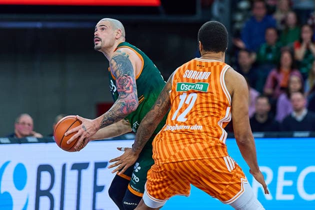 Maik Zirbes (Gladiators Trier, 33), Joel Soriano (ratiopharm ulm, 12) GER, ratiopharm ulm vs. Gladiators Trier, Basketball, 21. Spieltag, EasyCredit Bundesliga, Spielzeit 2025 2026, 08.02.2026 GER, ratiopharm ulm vs. Gladiators Trier, Basketball, 21. Spieltag, EasyCredit Bundesliga, Spielzeit 2025 2026, 08.02.2026 Neu-Ulm Copyright: xEibner-Pressefoto GeraldxOelze-dexStoppanyx EP_ODS