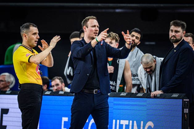 Neu Ulm, Deutschland, 08.02.26: Head Coach Jacques Schneider (VET-CONCEPT Gladiators Trier) gestikuliert, gestik waehrend des Basketball Bundesliga Spiels zwischen ratiopharm ulm vs VET-CONCEPT Gladiators Trier in der ratiopharm Arena am 08. Februar 2026 in Neu Ulm, Deutschland. (Foto von Harry Langer DeFodi Images) ratiopharm Arena, Germany, 08.02.26: Head Coach Jacques Schneider (VET-CONCEPT Gladiators Trier) gestures during the Basketball Bundesliga match between ratiopharm ulm vs VET-CONCEPT Gladiators Trier at Neu Ulm on February 8, 2026 in ratiopharm Arena, Germany. (Photo by Harry Langer DeFodi Images) (Photo by Harry Langer DeFodi Images) -