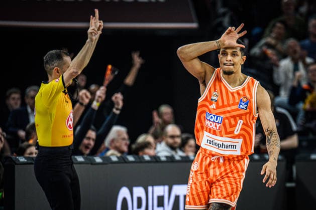 Neu Ulm, Deutschland, 08.02.26: Nelson Weidemann (ratiopharm ulm) gestikuliert, gestik waehrend des Basketball Bundesliga Spiels zwischen ratiopharm ulm vs VET-CONCEPT Gladiators Trier in der ratiopharm Arena am 08. Februar 2026 in Neu Ulm, Deutschland. (Foto von Harry Langer DeFodi Images) ratiopharm Arena, Germany, 08.02.26: Nelson Weidemann (ratiopharm ulm) gestures during the Basketball Bundesliga match between ratiopharm ulm vs VET-CONCEPT Gladiators Trier at Neu Ulm on February 8, 2026 in ratiopharm Arena, Germany. (Photo by Harry Langer DeFodi Images) (Photo by Harry Langer DeFodi Images) - *** Neu Ulm, Germany, 08 02 26 Nelson Weidemann ratiopharm ulm gestures, gestures during the Basketball Bundesliga match between ratiopharm ulm vs VET CONCEPT Gladiators Trier at ratiopharm Arena on February 08 2026 in Neu Ulm, Germany Photo by Harry Langer DeFodi Images ratiopharm Arena, Germany, 08 02 26 Nelson Weidemann ratiopharm ulm gestures during the Basketball Bundesliga match between ratiopharm ulm vs VET CONCEPT Gladiators Trier at Neu Ulm on February 8, 2026 in ratiopharm Arena, Germany Photo by Harry Langer DeFodi Images Photo by Harry Langer DeFodi Images