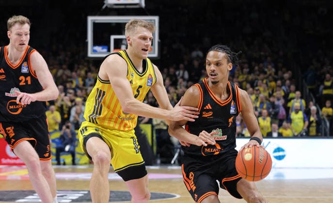 Sam Griesel, Alonzo Verge am Ball Zweikampf Spielszene Aktion Basketball BBL Bundesliga Herren 19. Spieltag Saison 2025 2026 08.02.2026 ALBA Berlin vs SC Rasta Vechta