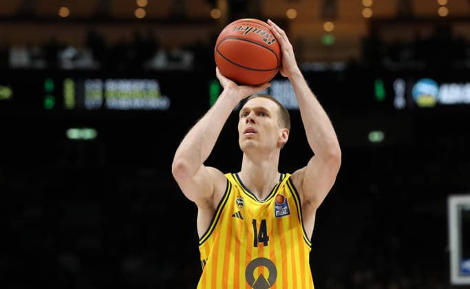Martynas Echodas am Ball bei Freiwurf Aktion Oberkörper Basketball BBL Bundesliga Herren 19. Spieltag Saison 2025 2026 08.02.2026 ALBA Berlin vs SC Rasta Vechta