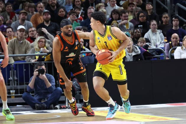 DEU, easyCredit BBL, ALBA vs. Vechta, 08.02.2026, Uber-Arena, Berlin, DEU, easyCredit BBL, ALBA vs. Vechta, im Bild Jack Kayil( ALBA Berlin 7), Lloyd Pandi (Rasta Vechta 41)