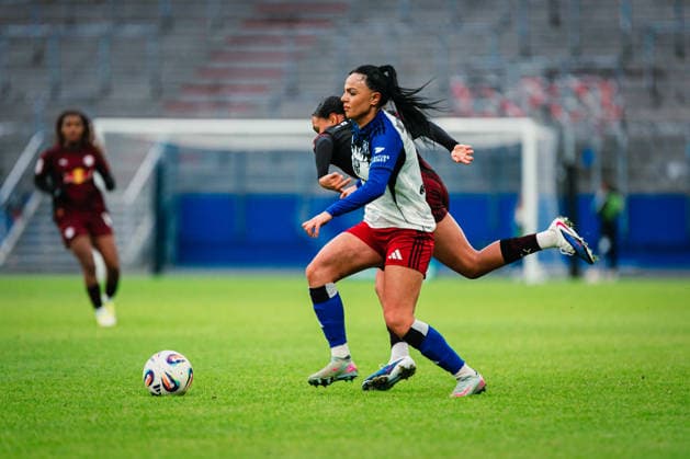 Google Pixel Frauen-Bundesliga: Hamburger SV vs. RB Leipzig, 08.02.2026 Nigar Mirzaliyeva (Hamburger SV, 4) am Ball; Fußball, Google Pixel Frauen-Bundesliga, 17. Spieltag: Hamburger SV vs. RB Leipzig am 08.02.2026 im Volksparkstadion, Hamburg DFB REGULATIONS PROHIBIT ANY USE OF PHOTOGRAPHS AS IMAGE SEQUENCES AND OR QUASI-VIDEO. Copyright: xBEAUTIFULxSPORTS Tonhäuserx