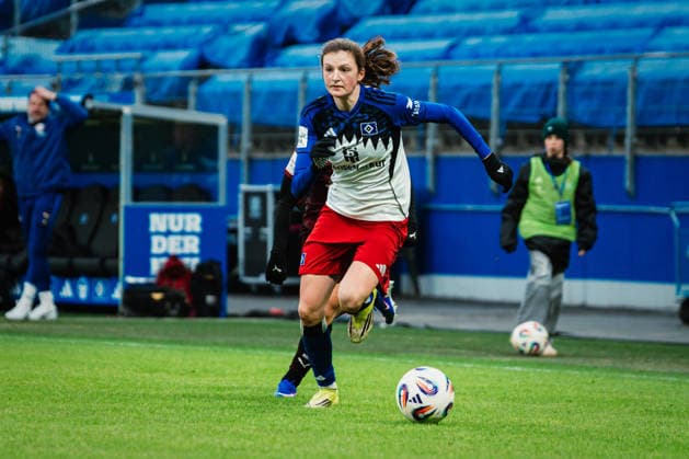 Google Pixel Frauen-Bundesliga: Hamburger SV vs. RB Leipzig, 08.02.2026 Lotta Wrede (Hamburger SV, 32); Fußball, Google Pixel Frauen-Bundesliga, 17. Spieltag: Hamburger SV vs. RB Leipzig am 08.02.2026 im Volksparkstadion, Hamburg DFB REGULATIONS PROHIBIT ANY USE OF PHOTOGRAPHS AS IMAGE SEQUENCES AND OR QUASI-VIDEO. Copyright: xBEAUTIFULxSPORTS Tonhäuserx