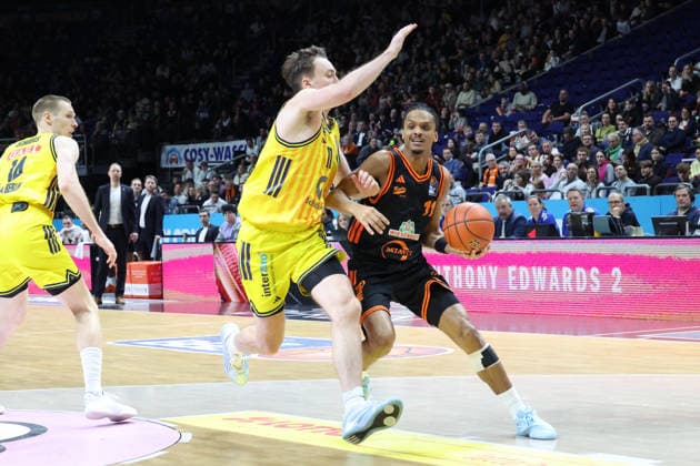 DEU, easyCredit BBL, ALBA vs. Vechta, 08.02.2026, Uber-Arena, Berlin, DEU, easyCredit BBL, ALBA vs. Vechta, im Bild Moses Wood (ALBA Berlin 11), John Obi (BADEN VOLLEYS 11)
