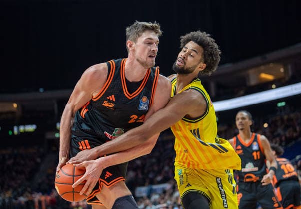 Basketball, Herren, Saison 2025 2026, easyCredit BBL (19. Spieltag), Alba Berlin - RASTA Vechta, v.l. Tibor Pleiß (Vechta), Norris Agbakoko (Alba), 08.02.2026, Copyright: xSebastianxRäppold MatthiasxKochx