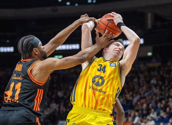 Basketball, Herren, Saison 2025 2026, easyCredit BBL (19. Spieltag), Alba Berlin - RASTA Vechta, v.l. Lloyd Pandi (Vechta), Justin Bean (Alba), 08.02.2026, Copyright: xSebastianxRäppold MatthiasxKochx
