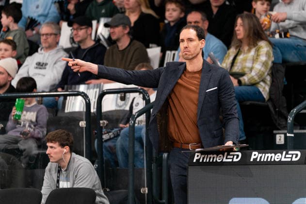 Ferried Naciri (Basketball Loewen Braunschweig, Co-Trainer), GER, Veolia Towers Hamburg vs Basketball Loewen Braunschweig, Basketball, Bundesliga, Spieltag 19, Saison 2025 2026, 08.02.2026 GER, Veolia Towers Hamburg vs Basketball Loewen Braunschweig, Basketball, Bundesliga, Spieltag 19, Saison 2025 2026, 08.02.2026 Hamburg Copyright: xEibner-Pressefoto MaxxVincenx EP_MVN