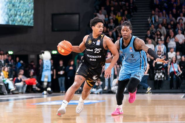 Grant Sherfield (Basketball Loewen Braunschweig, 25) im Dribbling gegen Leonard Thorpe Jr. (Veolia Towers Hamburg, 02), GER, Veolia Towers Hamburg vs Basketball Loewen Braunschweig, Basketball, Bundesliga, Spieltag 19, Saison 2025 2026, 08.02.2026 GER, Veolia Towers Hamburg vs Basketball Loewen Braunschweig, Basketball, Bundesliga, Spieltag 19, Saison 2025 2026, 08.02.2026 Hamburg Copyright: xEibner-Pressefoto MaxxVincenx EP_MVN