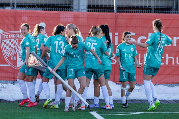 Ingolstadt, Deutschland 08. Februar 2026: 2. BL - Frauen - 2025 2026 - FC Ingolstadt 04 vs. VfR Warbeyen Im Bild: in der Traube Torschützin Marit Cleven (VfR) jubelt nacht ihrem Tor zum 0:2 mit ihren Teamkolleginnen. Audi Sportpark Bayern Copyright: xFotostandx xSchäferx