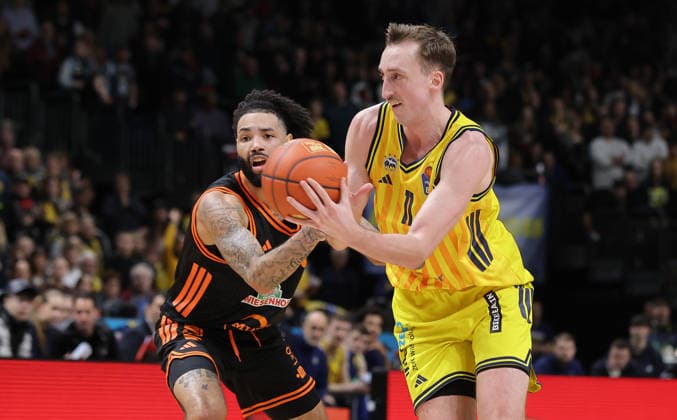 Tevin Brown, Moses Wood am Ball Zweikampf Spielszene Aktion Basketball BBL Bundesliga Herren 19. Spieltag Saison 2025 2026 08.02.2026 ALBA Berlin vs SC Rasta Vechta