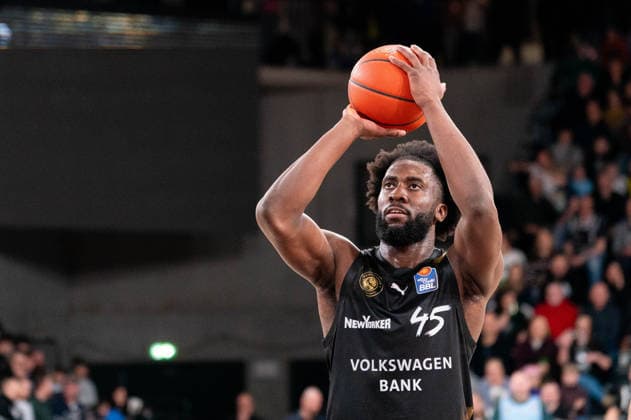 Oluwasimisola Shittu (Basketball Loewen Braunschweig, 45) beim Freiwurf, GER, Veolia Towers Hamburg vs Basketball Loewen Braunschweig, Basketball, Bundesliga, Spieltag 19, Saison 2025 2026, 08.02.2026 GER, Veolia Towers Hamburg vs Basketball Loewen Braunschweig, Basketball, Bundesliga, Spieltag 19, Saison 2025 2026, 08.02.2026 Hamburg Copyright: xEibner-Pressefoto MaxxVincenx EP_MVN