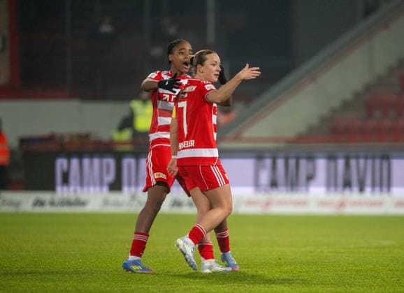 Fußball, Frauen, Saison 2025 2026, Google Pixel Frauen-Bundesliga (17. Spieltag), 1. FC Union Berlin - FC Carl Zeiss Jena, v. l. Naika Reissner (1. Frauen 1. FC Union), Lisa Heiseler (1. Frauen 1. FC Union), Jubel nach Tor zum 1:1, 08.02. 2026, Copyright: xMatthiasxKochx