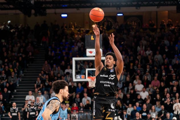Grant Sherfield (Basketball Loewen Braunschweig, 25) beim Wurf, GER, Veolia Towers Hamburg vs Basketball Loewen Braunschweig, Basketball, Bundesliga, Spieltag 19, Saison 2025 2026, 08.02.2026 GER, Veolia Towers Hamburg vs Basketball Loewen Braunschweig, Basketball, Bundesliga, Spieltag 19, Saison 2025 2026, 08.02.2026 Hamburg Copyright: xEibner-Pressefoto MaxxVincenx EP_MVN