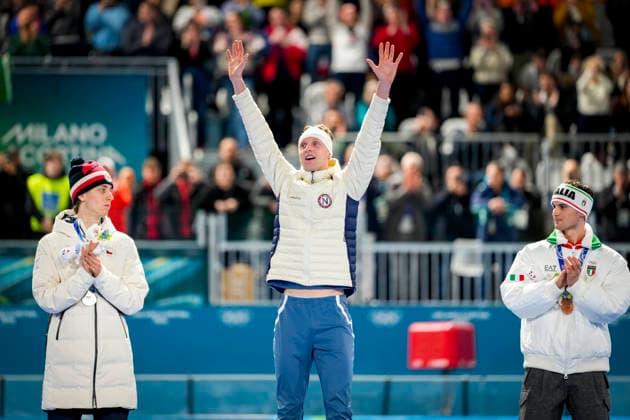 Winter Olympics in Milan Cortina 2026 Milan, Italy 20260208. Gold medalist Sander Eitrem from Norway (center), silver medalist Metodej Jilek from the Czech Republic (left) and bronze medalist Riccardo Lorello from Italy (right) during the medal ceremony for the men s 5000 m at the Milan Cortina 2026 Winter Olympics. Photo: Heiko Junge NTB Milano Italy EDITORIAL USE ONLY. RESTRICTED USE FOR BETTING COMPANIES Ref:_SPOrgPpDONdMXk.jpg *** Winter Olympics in Milan Cortina 2026 Milan, Italy 20260208 Gold medalist Sander Eitrem from Norway center , silver medalist Metodej Jilek from the Czech Republic left and bronze medalist Riccardo Lorello from Italy right during the medal ceremony for the men s 5000 m at the Milan Cortina 2026 Winter Olympics Photo Heiko Junge NTB Milano Italy EDITORIAL USE ONLY RESTRICTED USE FOR BETTING COMPANIES  Copyright: xHeikoxJungex xNTBx