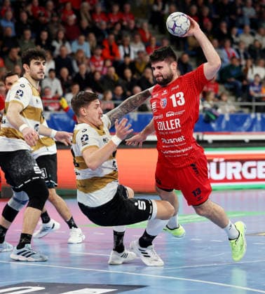 08.02.2026, Deutschland, Bietigheim Handball SG BBM Bietigheim vs. HC Elbflorenz 2006, vorn v.l. Oliver Seidler (Elbflorenz), Juan de la Pena (BBM)