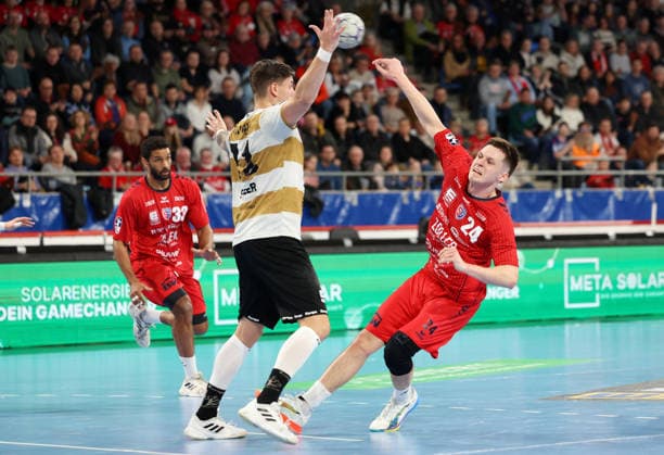 08.02.2026, Deutschland, Bietigheim Handball SG BBM Bietigheim vs. HC Elbflorenz 2006, v.l. Oliver Seidler (Elbflorenz), Neuzugang Maxim Orlov (BBM)