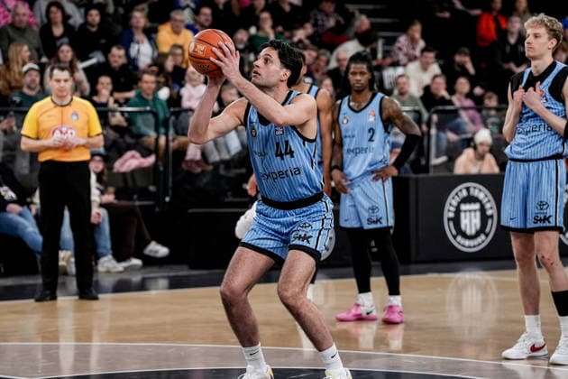 Deutschland: easyCredit BBL, Hauptrunde 2025 26, 19. Spieltag Veolia Towers Hamburg vs Basketball Löwen Braunschweig Inselpark Arena (Hamburg): Benedikt TurudiÄ‡ (Veolia Towers Hamburg, 44), Leonard Thorpe Jr. (Veolia Towers Hamburg, 2), Zsombor Maronka (Veolia Towers Hamburg, 5) Copyright: xStefanxTrochax