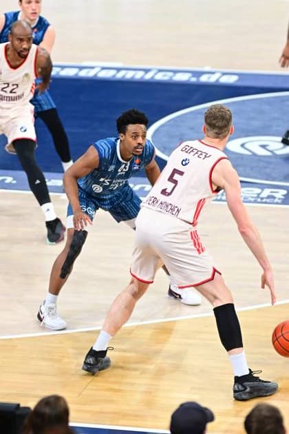 RECORD DATE NOT STATED Szene mit Niels Giffey (5; FC Bayern Basketball) und Eric Reed Jr. (43; MLP Academics Heidelberg) in Aktion easyCredit BBL: MLP Academics Heidelberg – FC Bayern München Basketball - 08.02.2026 Copyright: xMichaelxGelhardtx