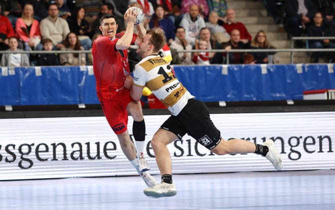 08.02.2026, Deutschland, Bietigheim Handball SG BBM Bietigheim vs. HC Elbflorenz 2006, v.l. Moritz Strosack (BBM), Anton Preußner (Elbflorenz)