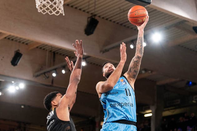 Martin Breunig (Veolia Towers Hamburg, 13) beim Korbleger, GER, Veolia Towers Hamburg vs Basketball Loewen Braunschweig, Basketball, Bundesliga, Spieltag 19, Saison 2025 2026, 08.02.2026 GER, Veolia Towers Hamburg vs Basketball Loewen Braunschweig, Basketball, Bundesliga, Spieltag 19, Saison 2025 2026, 08.02.2026 Hamburg Copyright: xEibner-Pressefoto MaxxVincenx EP_MVN