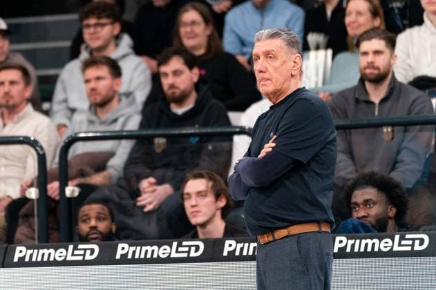 Liviu Calin (Basketball Loewen Braunschweig, Trainer), GER, Veolia Towers Hamburg vs Basketball Loewen Braunschweig, Basketball, Bundesliga, Spieltag 19, Saison 2025 2026, 08.02.2026 GER, Veolia Towers Hamburg vs Basketball Loewen Braunschweig, Basketball, Bundesliga, Spieltag 19, Saison 2025 2026, 08.02.2026 Hamburg Copyright: xEibner-Pressefoto MaxxVincenx EP_MVN