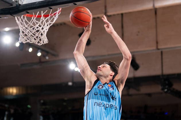 Benedikt Turudic (Veolia Towers Hamburg, 44) beim Korbleger, GER, Veolia Towers Hamburg vs Basketball Loewen Braunschweig, Basketball, Bundesliga, Spieltag 19, Saison 2025 2026, 08.02.2026 GER, Veolia Towers Hamburg vs Basketball Loewen Braunschweig, Basketball, Bundesliga, Spieltag 19, Saison 2025 2026, 08.02.2026 Hamburg Copyright: xEibner-Pressefoto MaxxVincenx EP_MVN