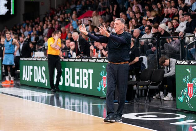 Liviu Calin (Basketball Loewen Braunschweig, Trainer), GER, Veolia Towers Hamburg vs Basketball Loewen Braunschweig, Basketball, Bundesliga, Spieltag 19, Saison 2025 2026, 08.02.2026 GER, Veolia Towers Hamburg vs Basketball Loewen Braunschweig, Basketball, Bundesliga, Spieltag 19, Saison 2025 2026, 08.02.2026 Hamburg Copyright: xEibner-Pressefoto MaxxVincenx EP_MVN