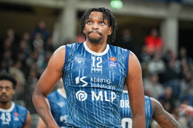 Basketball: easyCredit BBL, 19. Spieltag, MLP Academics Heidelberg - FC Bayern München Basketball am 08.02.2026 in Heidelberg (SNP Dome), Deutschland, Saison 2025 2026: Osun Osunniyi (12, MLP) im Fokus. Heidelberg SNP Dome Deutschland Copyright: xChristophxKinzingerx