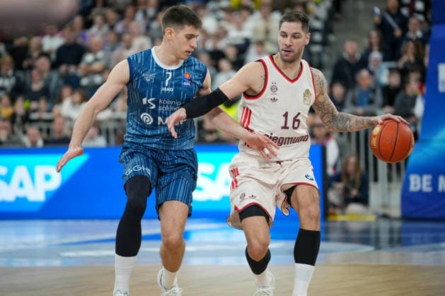 Basketball: easyCredit BBL, 19. Spieltag, MLP Academics Heidelberg - FC Bayern München Basketball am 08.02.2026 in Heidelberg (SNP Dome), Deutschland, Saison 2025 2026: Stefan Jovic (16, FCB) im Duell mit Dusan Neskovic (7, MLP). Heidelberg SNP Dome Deutschland Copyright: xChristophxKinzingerx