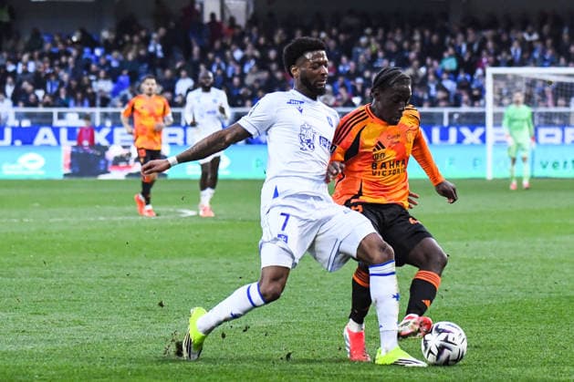 FOOTBALL : AJ Auxerre vs Paris FC - Ligue 1 - JournÃ e 21 - 08 02 2026 Alimami Gory (Paris FC) Nhoa Sangui (Paris FC) AuxerreFrance  Copyright: xBaptistexAutissierx