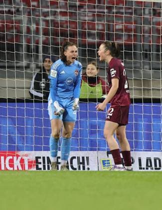 08.02.2026 - Fussball - Saison 2025 2026 - 1. Frauen - Fussball - Bundesliga - 17. Spieltag: 1. FC Nürnberg FCN ( Club ) - TSG 1899 Hoffenheim - Sportfoto Zink DaMa - xdaxmax - Jubel nach gehaltenem Elfmeter - Lourdes Carmen Romero Grzondziel (25, 1. FC Nürnberg FCN ) Julia Pollak (22, 1. FC Nürnberg FCN )