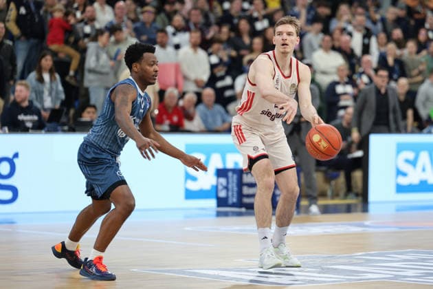 v.li. DJ Horne (MLP Academics Heidelberg, 0),Justus Hollatz (FC Bayern Muenchen, 21) GER, BBL, MLP Academics Heidelberg vs. FC Bayern Muenchen, easycredit Basketball Bundesliga, 19.Spieltag, Saison, 2025 2026, 08.02.2026 GER, MLP Academics Heidelberg vs. FC Bayern Muenchen, Basketball, easycredit Basketball Bundesliga, 19.Spieltag, Saison, 2025 2026, 08.02.2026 Heidelberg Copyright: xEibner-Pressefoto JoergxHirschx EP_JHH