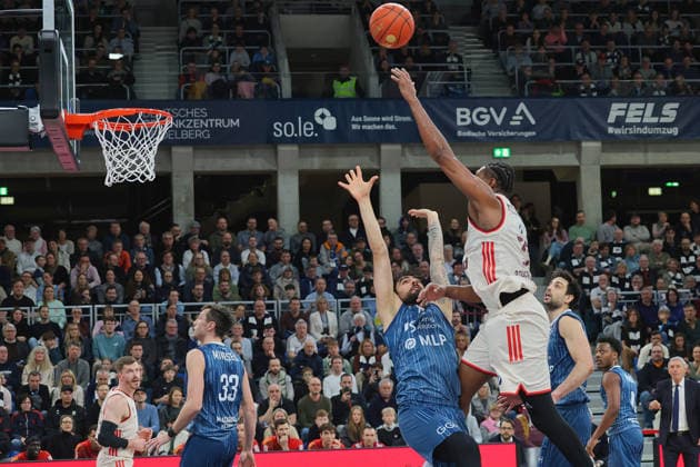 v. li. im Zweikampf, Marcel Keßen (MLP Academics Heidelberg, 15), David McCormack (FC Bayern Muenchen, 33) GER, BBL, MLP Academics Heidelberg vs. FC Bayern Muenchen, easycredit Basketball Bundesliga, 19.Spieltag, Saison, 2025 2026, 08.02.2026 GER, MLP Academics Heidelberg vs. FC Bayern Muenchen, Basketball, easycredit Basketball Bundesliga, 19.Spieltag, Saison, 2025 2026, 08.02.2026 Heidelberg Copyright: xEibner-Pressefoto JoergxHirschx EP_JHH