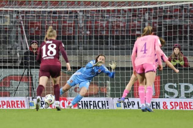 08.02.2026 - Fussball - Saison 2025 2026 - 1. Frauen - Fussball - Bundesliga - 17. Spieltag: 1. FC Nürnberg FCN ( Club ) - TSG 1899 Hoffenheim - Sportfoto Zink DaMa - xdaxmax - Tor Treffer Torschuß zum 0:1 - Torschütze Marie Steiner (19, TSG Hoffenheim ) gegen Lourdes Carmen Romero Grzondziel (25, 1. FC Nürnberg FCN ) per Elfmeter