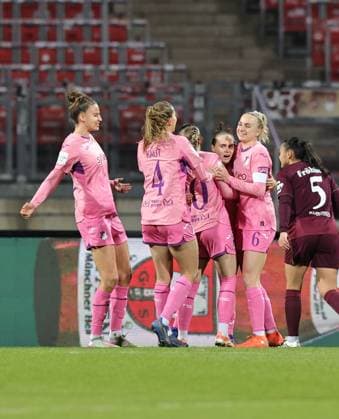 08.02.2026 - Fussball - Saison 2025 2026 - 1. Frauen - Fussball - Bundesliga - 17. Spieltag: 1. FC Nürnberg FCN ( Club ) - TSG 1899 Hoffenheim - Sportfoto Zink DaMa - xdaxmax - Jubel nach Tor Treffer Torschuß zum 0:1 - Torschütze Marie Steiner (19, TSG Hoffenheim ) und Mannschaft Team per Elfmeter