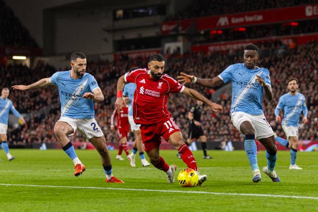 Football - FA Premier League - Liverpool FC v Manchester City FC LIVERPOOL, ENGLAND - Sunday, February 8, 2026: Liverpool s Mohamed Salah under pressure from Manchester City s Rayan AÃ¯t-Nouri (L) and Marc Guehi (R) during the FA Premier League match between Liverpool FC and Manchester City FC at Anfield. (Photo by David Rawcliffe Propaganda) LIVERPOOL Anfield MERSEYSIDE ENGLAND  Copyright: xDavidxRawcliffex P2026-02-08-Liverpool_Man_City-80