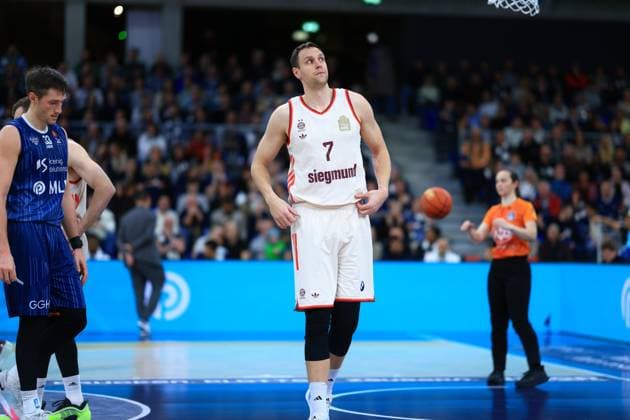 RECORD DATE NOT STATED Spielaktion mit Johannes Voigtmann (7; FC Bayern Basketball) und Ryan Mikesell (33; MLP Academics Heidelberg) auf dem Spielfeld easyCredit BBL: MLP Academics Heidelberg – FC Bayern München Basketball - 08.02.2026 Copyright: xMichaelxGelhardtx