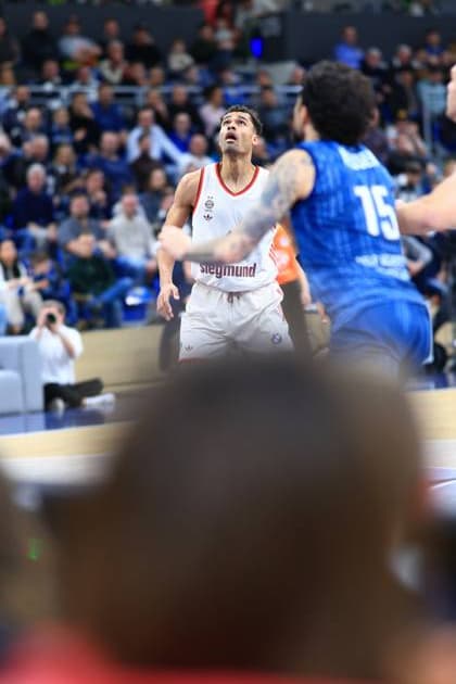 RECORD DATE NOT STATED Spielaktion mit Elias Harris (20; FC Bayern Basketball) und Marcel Keßen (15; MLP Academics Heidelberg) auf dem Spielfeld easyCredit BBL: MLP Academics Heidelberg – FC Bayern München Basketball - 08.02.2026 Copyright: xMichaelxGelhardtx