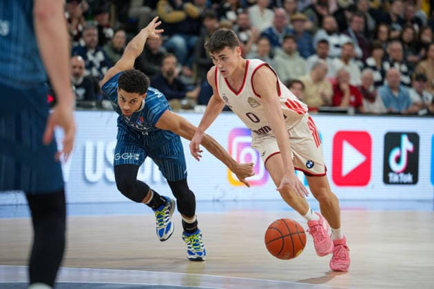 Basketball: easyCredit BBL, 19. Spieltag, MLP Academics Heidelberg - FC Bayern München Basketball am 08.02.2026 in Heidelberg (SNP Dome), Deutschland, Saison 2025 2026: Neno Dimitrijevic (0, FCB) im Duell mit Kevin McClain (3, MLP). Heidelberg SNP Dome Deutschland Copyright: xChristophxKinzingerx