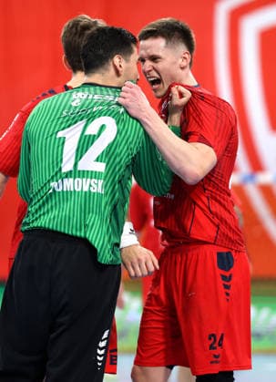 08.02.2026, Deutschland, Bietigheim Handball SG BBM Bietigheim vs. HC Elbflorenz 2006, v.l. Martin Tomovski und Neuzugang Maxim Orlov (BBM) jubeln