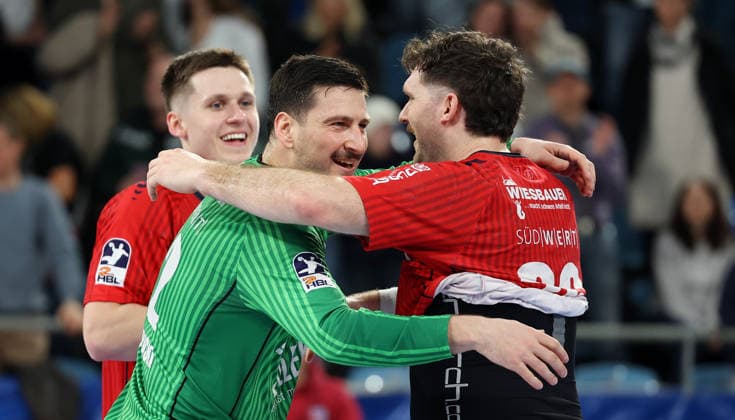 08.02.2026, Deutschland, Bietigheim Handball SG BBM Bietigheim vs. HC Elbflorenz 2006, v.l. Neuzugang Maxim Orlov (BBM) , Martin Tomovski und Jonathan Fischer (BBM) jubeln